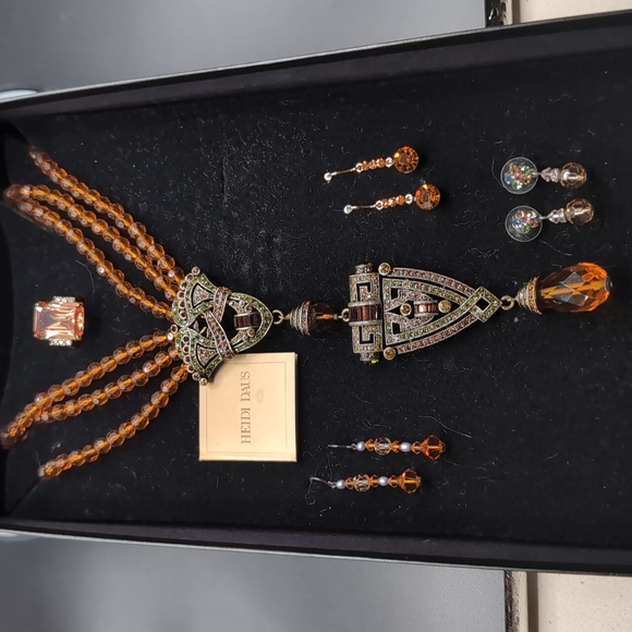 Heidi Daus| Necklace Jewelry Set With Matching ring and 3 earrings set in Box - Picture 17 of 17